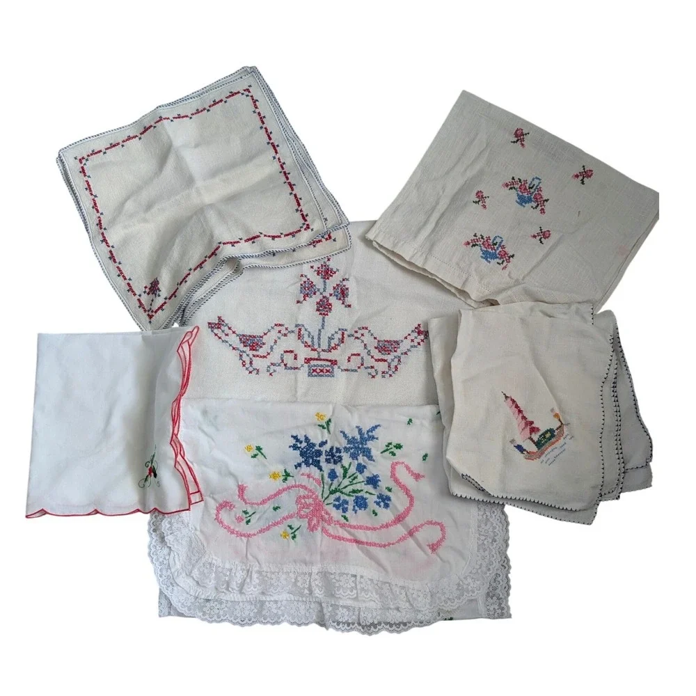 Lot 11 Vintage Linens Napkins Tablecloths Runners Craft Cutter‎ Lot Embroidered